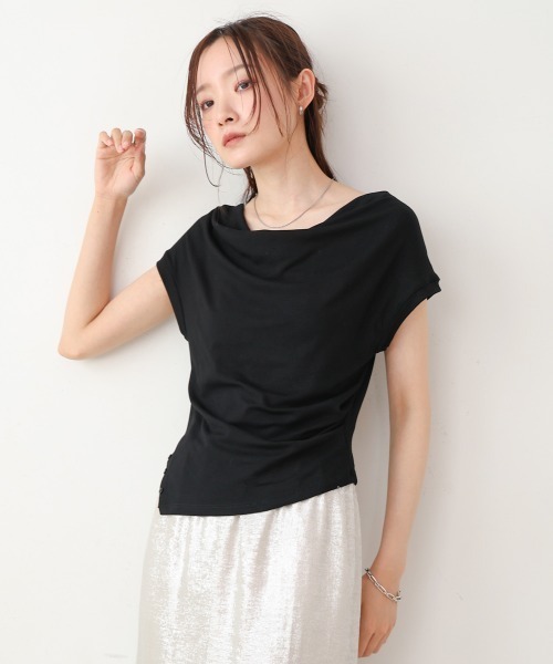 Bab(バブ)の「ドレープコンパクトトップス(Tシャツ/カットソー・レディース・アイボリー/ブラック/グレー・M)」の1枚目の写真