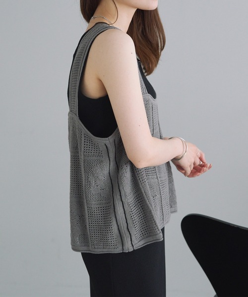 PUAL CE CIN（ピュアルセシン）の「配色透かし編みビスチェ（ベスト・レディース・オフホワイト/グレー/ブラック・FREE）」の11枚目の写真