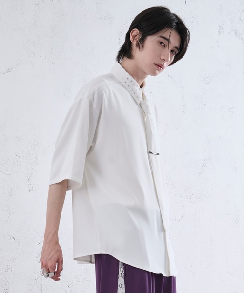 Ellno Loset(エルノロゼット)の「スタッズエリボウタイツキシャツ(シャツ/ブラウス・メンズ・オフホワイト/チャコールグレー・SMALL/LARGE/MEDIUM)」の11枚目の写真
