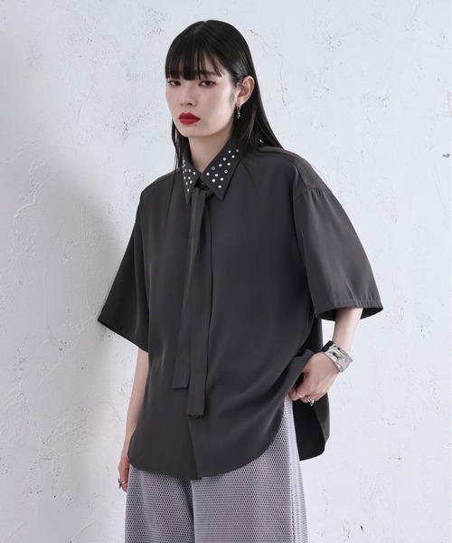 Ellno Loset(エルノロゼット)の「スタッズエリボウタイツキシャツ(シャツ/ブラウス・メンズ・オフホワイト/チャコールグレー・SMALL/LARGE/MEDIUM)」の18枚目の写真