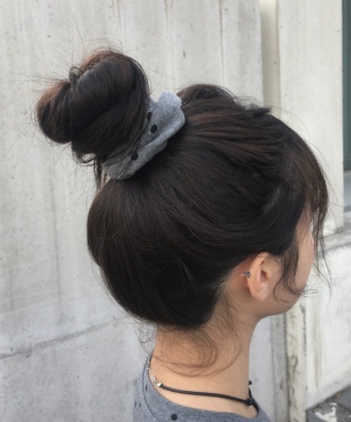 anyonemore(エニワンモア)の「ヘアーシュシュ付きドット柄スリム半袖Tシャツセット(Tシャツ/カットソー・レディース・グレー/ブラック/アイボリー・FREE)」の5枚目の写真