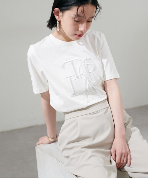 LARUTA(ラルータ)の「【LARUTA】厚盛りロゴ刺繍T(Tシャツ/カットソー・レディース・オフホワイト/チャコールグレー/モカ/ベージュ・MEDIUM/LARGE)」の1枚目の写真