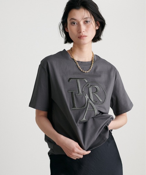 LARUTA(ラルータ)の「【LARUTA】厚盛りロゴ刺繍T(Tシャツ/カットソー・レディース・オフホワイト/チャコールグレー/モカ/ベージュ・MEDIUM/LARGE)」の19枚目の写真
