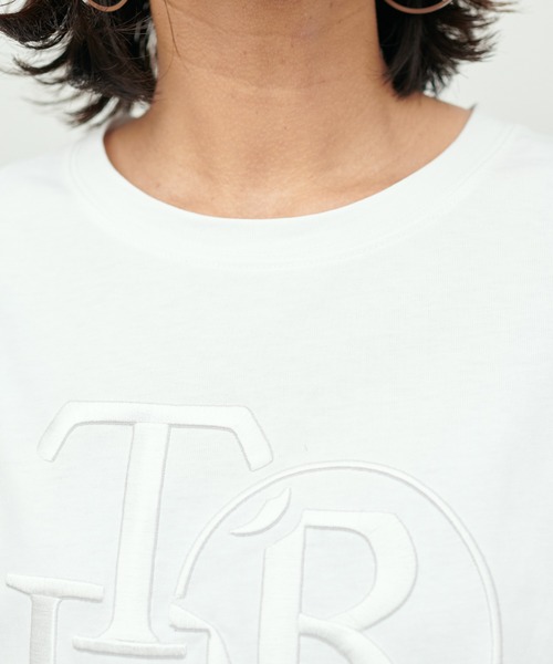 LARUTA(ラルータ)の「【LARUTA】厚盛りロゴ刺繍T(Tシャツ/カットソー・レディース・オフホワイト/チャコールグレー/モカ/ベージュ・MEDIUM/LARGE)」の13枚目の写真