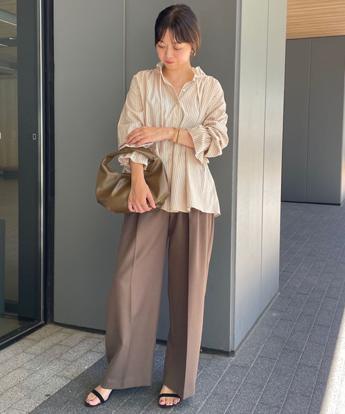 SLOBE IENA（スローブイエナ）の「《一部WEB・店舗限定カラーあり》タイプライターフリルカラーブラウス（シャツ/ブラウス・レディース・ベージュ系その他/サックスブルー/ラベンダー/スカイブルー・FREE）」の5枚目の写真