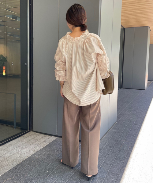 SLOBE IENA（スローブイエナ）の「《一部WEB・店舗限定カラーあり》タイプライターフリルカラーブラウス（シャツ/ブラウス・レディース・ベージュ系その他/サックスブルー/ラベンダー/スカイブルー・FREE）」の7枚目の写真