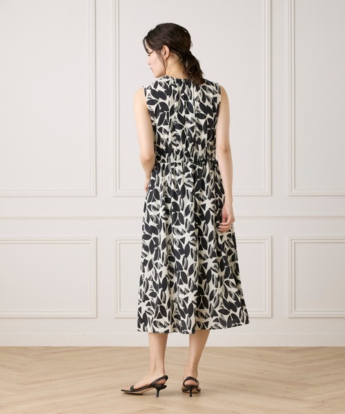 セール】幾何学プリントノースリーブワンピース（ワンピース）｜INED