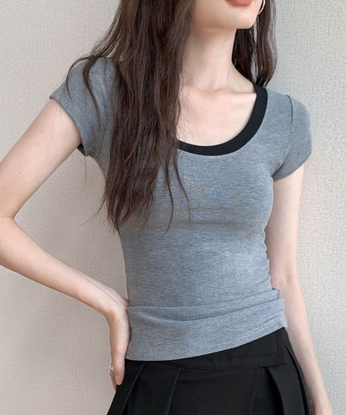 Coo+i(クーイ)の「スリムフィットバイカラー半袖Tシャツ(Tシャツ/カットソー・レディース・モカ/グレー/ホワイト/ブラック・FREE)」の6枚目の写真