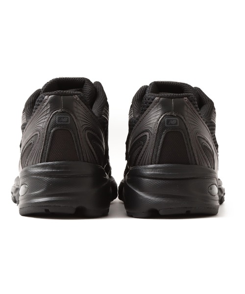 NEW BALANCE(ニューバランス)の「New Balance U740BO2 / ニューバランス U740BO2(スニーカー・メンズ・ブラック・27.5cm/27.0cm/26.5cm/26.0cm/25.5cm/25.0cm/24.5cm/24.0cm/23.5cm/28.5cm/28.0cm/23.0cm)」の3枚目の写真