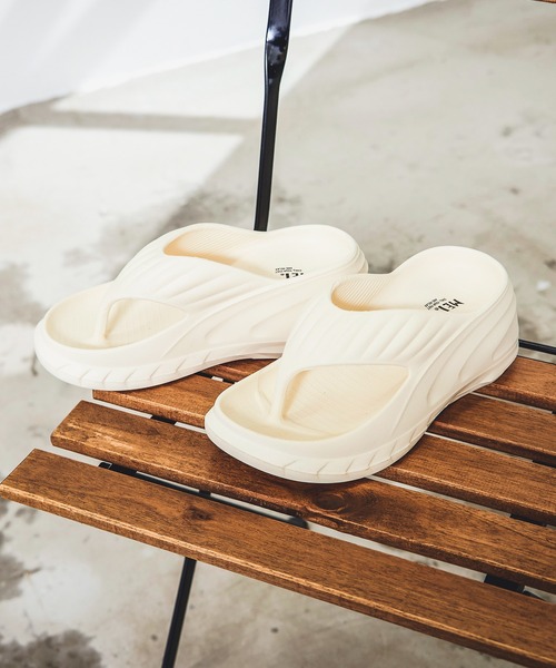 MEI（メイ）の「【MEI メイ】TONG SANDAL ウェーブ トングサンダル 軽量 厚底 EVAソール / Lady’s（サンダル・レディース・アイボリー/ブラック・S/M/L）」の2枚目の写真