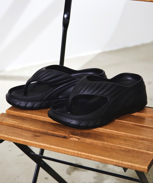 MEI（メイ）の「【MEI メイ】TONG SANDAL ウェーブ トングサンダル 軽量 厚底 EVAソール / Lady’s（サンダル・レディース・アイボリー/ブラック・S/M/L）」の4枚目の写真