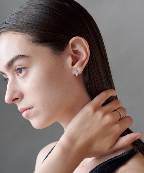 ALLURELLE(アリュレル)の「【ALLURELLE】silver925 キュービックジルコニアダブルピアス KNF-TP(ピアス(両耳用)・レディース・ゴールド・FREE)」の4枚目の写真