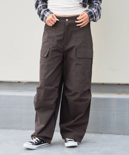 ROOPTOKYO(ループトウキョウ)の「Loose Cargo Pants / ワイドカーゴパンツ(カーゴパンツ・レディース・チャコール/ベージュ・FREE)」の1枚目の写真