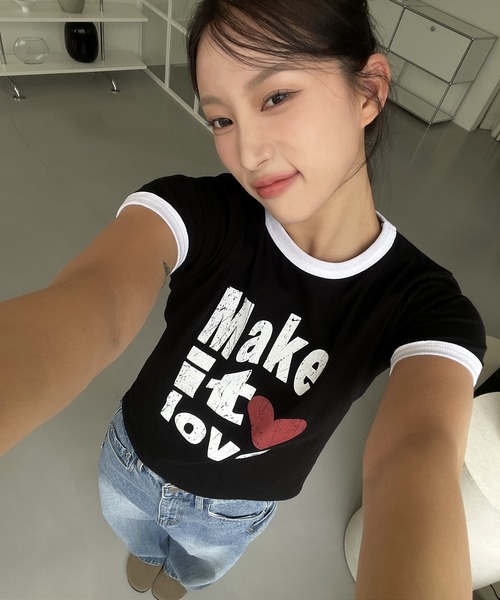 UNE MANSION(ユヌマンション)の「Make it loveラブリーロゴバイカラークロップド半袖Tシャツ(Tシャツ/カットソー・レディース・ライトグレー/ブラック・FREE)」の2枚目の写真