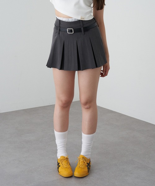 RAY CASSIN（レイカズン）の「ベルト付レイヤードプリーツスカパン（スカート・レディース・ブラック/グレー/チャコールグレー・FREE）」の3枚目の写真