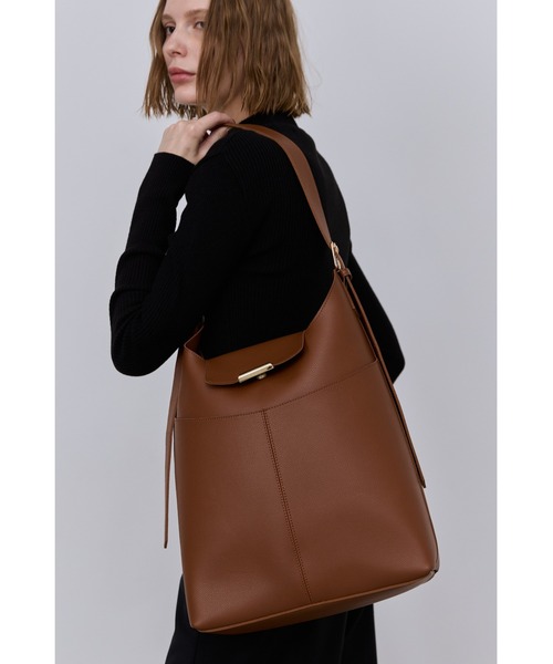 un/neu 2WAYバーフラップスクエアBIGショルダー un/neu（アンノイ）の「2WAYバーフラップスクエアBIGショルダー
