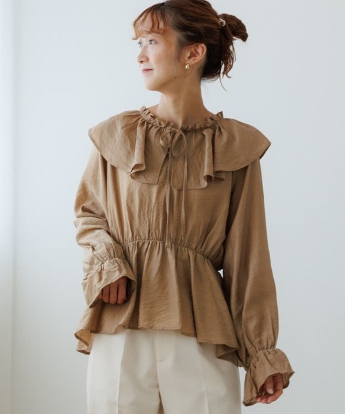 flower（フラワー）の「パールラッフルドブラウス（シャツ/ブラウス・レディース・ホワイト/ベージュ・FREE）」の2枚目の写真