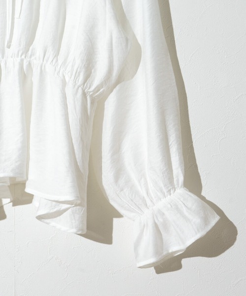 flower（フラワー）の「パールラッフルドブラウス（シャツ/ブラウス・レディース・ホワイト/ベージュ・FREE）」の10枚目の写真