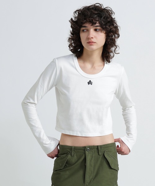 AVIREX(アヴィレックス)の「《直営店限定》SHORT EMBROIDERY LOGO T-SHIRT(Tシャツ/カットソー・レディース・ブラック/オフホワイト・M/S)」の8枚目の写真