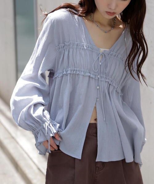 FREE'S MART（フリーズマート）の「◆シャーリング切り替えＶネックブラウス（シャツ/ブラウス・レディース・ブラック/ホワイト/ブラウン/ブルー・FREE）」の4枚目の写真