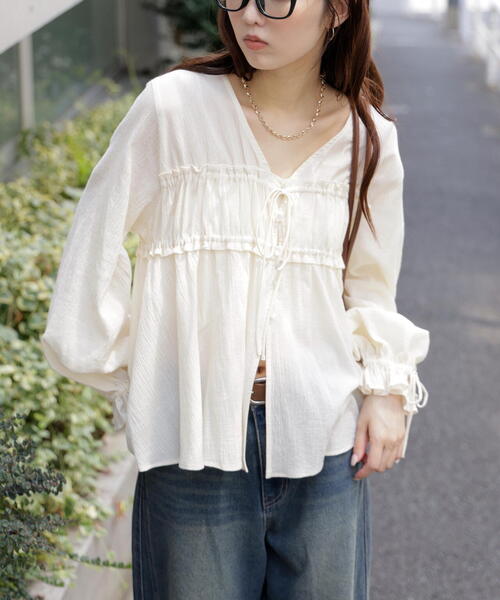 FREE'S MART（フリーズマート）の「◆シャーリング切り替えＶネックブラウス（シャツ/ブラウス・レディース・ブラック/ホワイト/ブラウン/ブルー・FREE）」の20枚目の写真