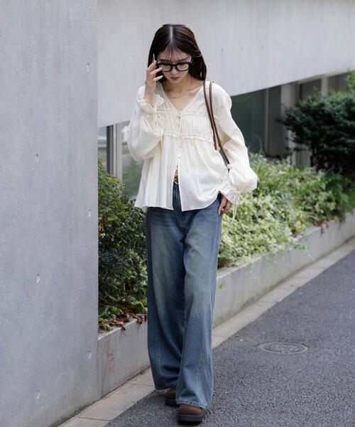 FREE'S MART（フリーズマート）の「◆シャーリング切り替えＶネックブラウス（シャツ/ブラウス・レディース・ブラック/ホワイト/ブラウン/ブルー・FREE）」の21枚目の写真