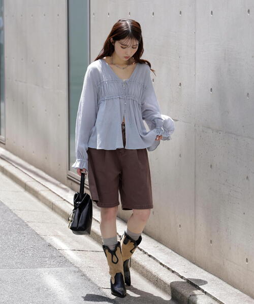 FREE'S MART（フリーズマート）の「◆シャーリング切り替えＶネックブラウス（シャツ/ブラウス・レディース・ブラック/ホワイト/ブラウン/ブルー・FREE）」の9枚目の写真