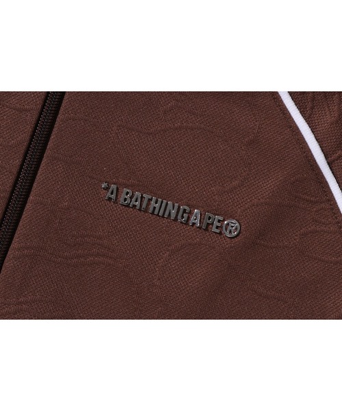 A BATHING APE(アベイシングエイプ)の「LINE CAMO JACQUARD METAL LOGO RELAXED FIT TRACK JACKET(ジャージ・メンズ・ブラウン/ブラック・MEDIUM/SMALL/X-LARGE/XX-LARGE/LARGE)」の8枚目の写真
