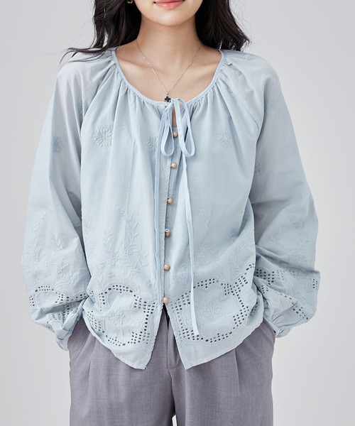 Lace Ladies(レースレディース)の「カットレース 花柄 ボタン 長袖 ブラウス(シャツ/ブラウス・レディース・アイボリー/ライトブルー/ホワイト・FREE)」の5枚目の写真