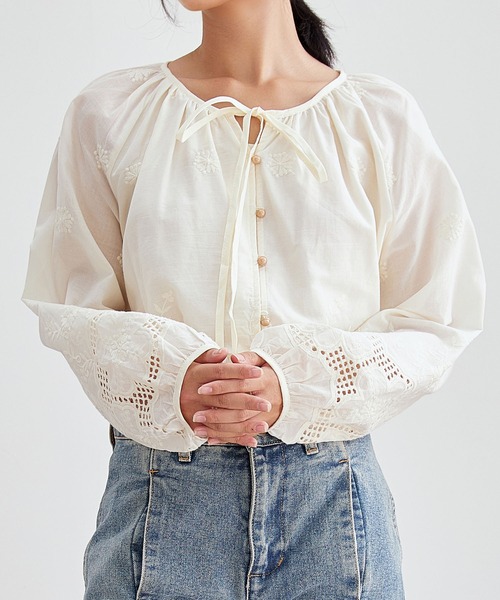 Lace Ladies(レースレディース)の「カットレース 花柄 ボタン 長袖 ブラウス(シャツ/ブラウス・レディース・アイボリー/ライトブルー/ホワイト・FREE)」の16枚目の写真