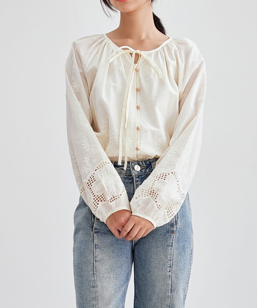 Lace Ladies(レースレディース)の「カットレース 花柄 ボタン 長袖 ブラウス(シャツ/ブラウス・レディース・アイボリー/ライトブルー/ホワイト・FREE)」の17枚目の写真