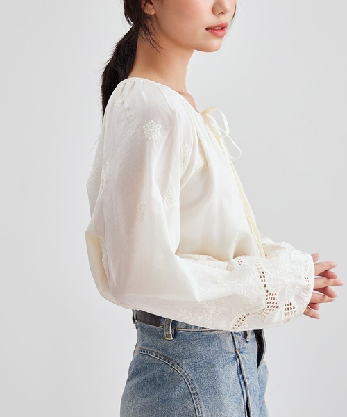 Lace Ladies(レースレディース)の「カットレース 花柄 ボタン 長袖 ブラウス(シャツ/ブラウス・レディース・アイボリー/ライトブルー/ホワイト・FREE)」の18枚目の写真