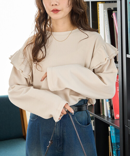 FREAK'S STORE(フリークスストア)の「限定展開 ワッフル フリル 袖 ロング スリーブ プルオーバー(Tシャツ/カットソー・レディース・ブラウン/オリーブ/ブラック/グレー/ナチュラル・フリ-)」の7枚目の写真