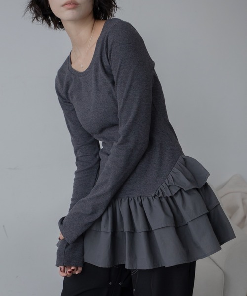 VACANCY(ヴァカンシー)の「フリルドッキングリブトップス(Tシャツ/カットソー・レディース・チャコールグレー/アイボリー/ボルドー・FREE)」の1枚目の写真