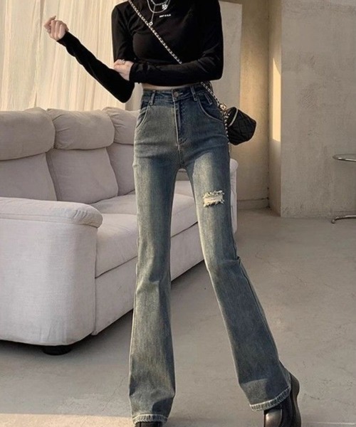 LETee(レティー)の「ダメージデニムフレアパンツ(デニムパンツ・レディース・ブルー・M/L)」の7枚目の写真