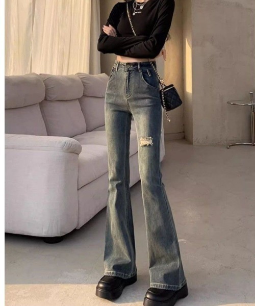 LETee(レティー)の「ダメージデニムフレアパンツ(デニムパンツ・レディース・ブルー・M/L)」の11枚目の写真
