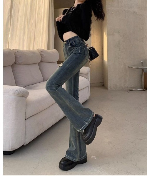 LETee(レティー)の「ダメージデニムフレアパンツ(デニムパンツ・レディース・ブルー・M/L)」の5枚目の写真