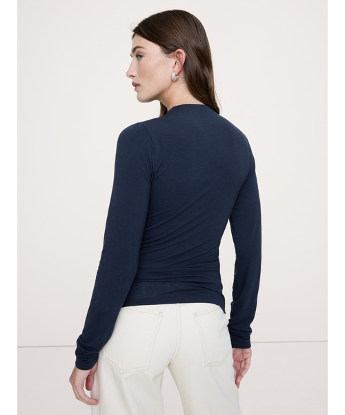 Banana Republic(バナナリパブリック)の「リュクス ウールブレンド ボタンフロント シャツ(カーディガン/ボレロ・レディース・ネイビー/アイボリー/ブラック・XS/M/L/S)」の5枚目の写真