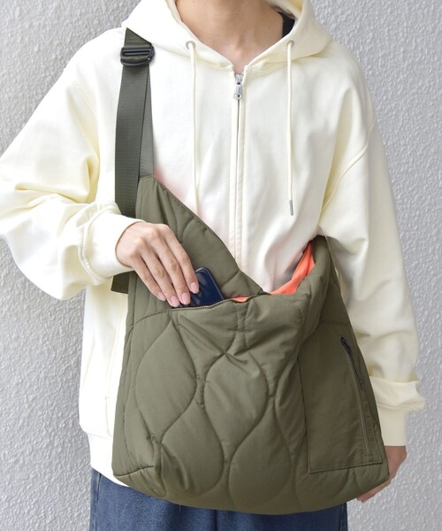 SHIPS any(シップス エニィ)の「SHIPS any: 2トーン キルティング アズマ 2WAY ショルダーバッグ◇(ショルダーバッグ・メンズ・ブラック/オリーブ/ブルー・ONE SIZE)」の11枚目の写真