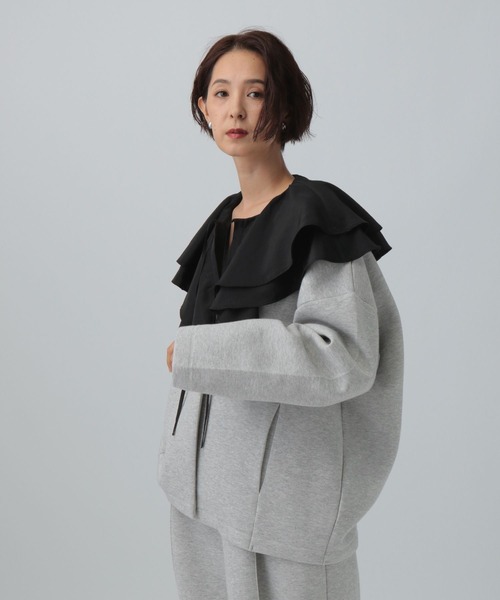 LEPSIM（レプシィム）の「パフエアジャケット　582439（ノーカラージャケット・レディース・ブラック/グレー・FREE）」の2枚目の写真