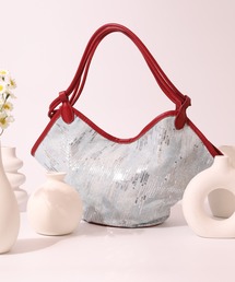 crossi（クロッシー）の「Crossi ヴィーガンレザーパイピング配色スパンコール＆デニムトートバッグ（トートバッグ）」