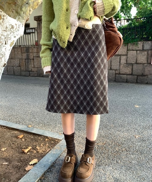 gossip!ロサンゼルス(ゴシップロサンゼルス)の「【Y2Kガーリー】レトロチェックAラインスカート(ミディアム丈)(スカート・レディース・チェック・L/M/S)」の1枚目の写真