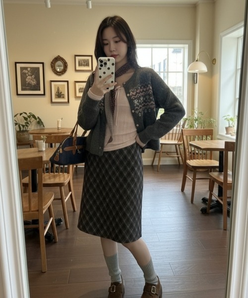 gossip!ロサンゼルス(ゴシップロサンゼルス)の「【Y2Kガーリー】レトロチェックAラインスカート(ミディアム丈)(スカート・レディース・チェック・L/M/S)」の12枚目の写真