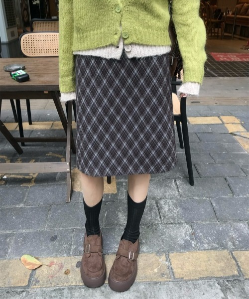 gossip!ロサンゼルス(ゴシップロサンゼルス)の「【Y2Kガーリー】レトロチェックAラインスカート(ミディアム丈)(スカート・レディース・チェック・L/M/S)」の20枚目の写真