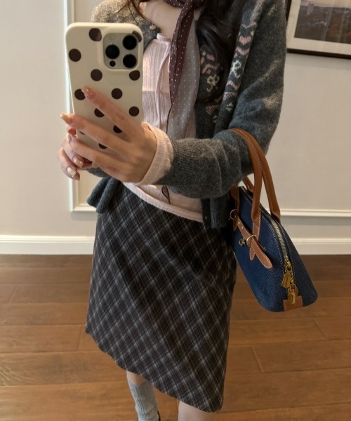gossip!ロサンゼルス(ゴシップロサンゼルス)の「【Y2Kガーリー】レトロチェックAラインスカート(ミディアム丈)(スカート・レディース・チェック・L/M/S)」の9枚目の写真
