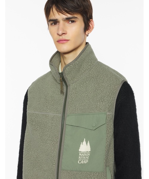 Maison Kitsune（メゾンキツネ）の「CASUAL FLEECE SLEEVELESS VEST（その他アウター・メンズ・モスグリーン/ネイビー・XS/S/M/L/XL）」の8枚目の写真