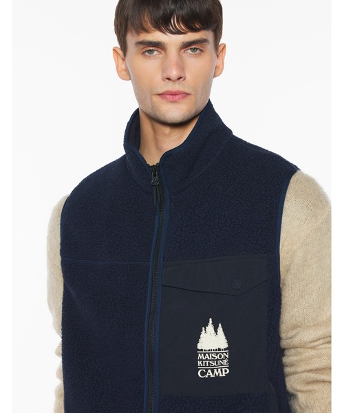 Maison Kitsune（メゾンキツネ）の「CASUAL FLEECE SLEEVELESS VEST（その他アウター・メンズ・モスグリーン/ネイビー・XS/S/M/L/XL）」の14枚目の写真