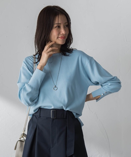 LAUTREAMONT（ロートレアモン）の「袖ボタンクルーネックニット ≪手洗い可能≫（ニット/セーター・レディース・グリーン/キャメル/ブラック系その他/ピンク/ブラウン/ベージュ系その他/レッド系その他/グリーン系その他/ブルー/ブラウン系その他・9号/11号）」の8枚目の写真