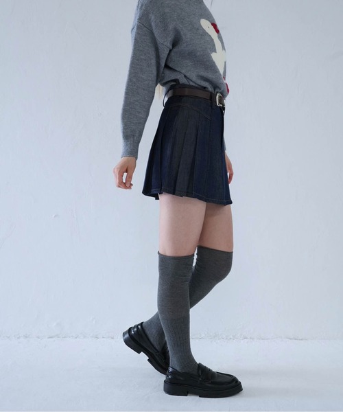 Uenui（ウニュイ）の「denim pleated mini skirt（スカート・レディース・インディゴブルー/ブラック・S/M）」の5枚目の写真