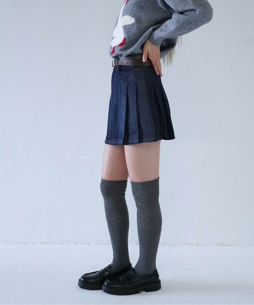 Uenui（ウニュイ）の「denim pleated mini skirt（スカート・レディース・インディゴブルー/ブラック・S/M）」の4枚目の写真
